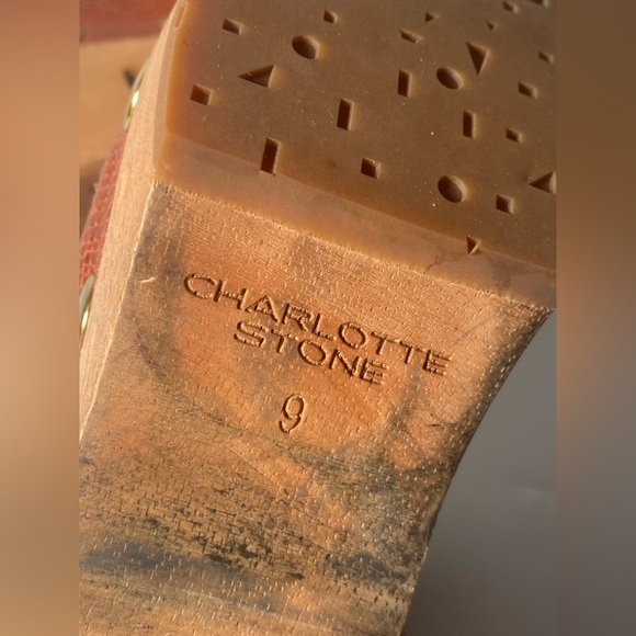 CHARLOTTE STONE wooden studded heels. - Picture 13 of 15